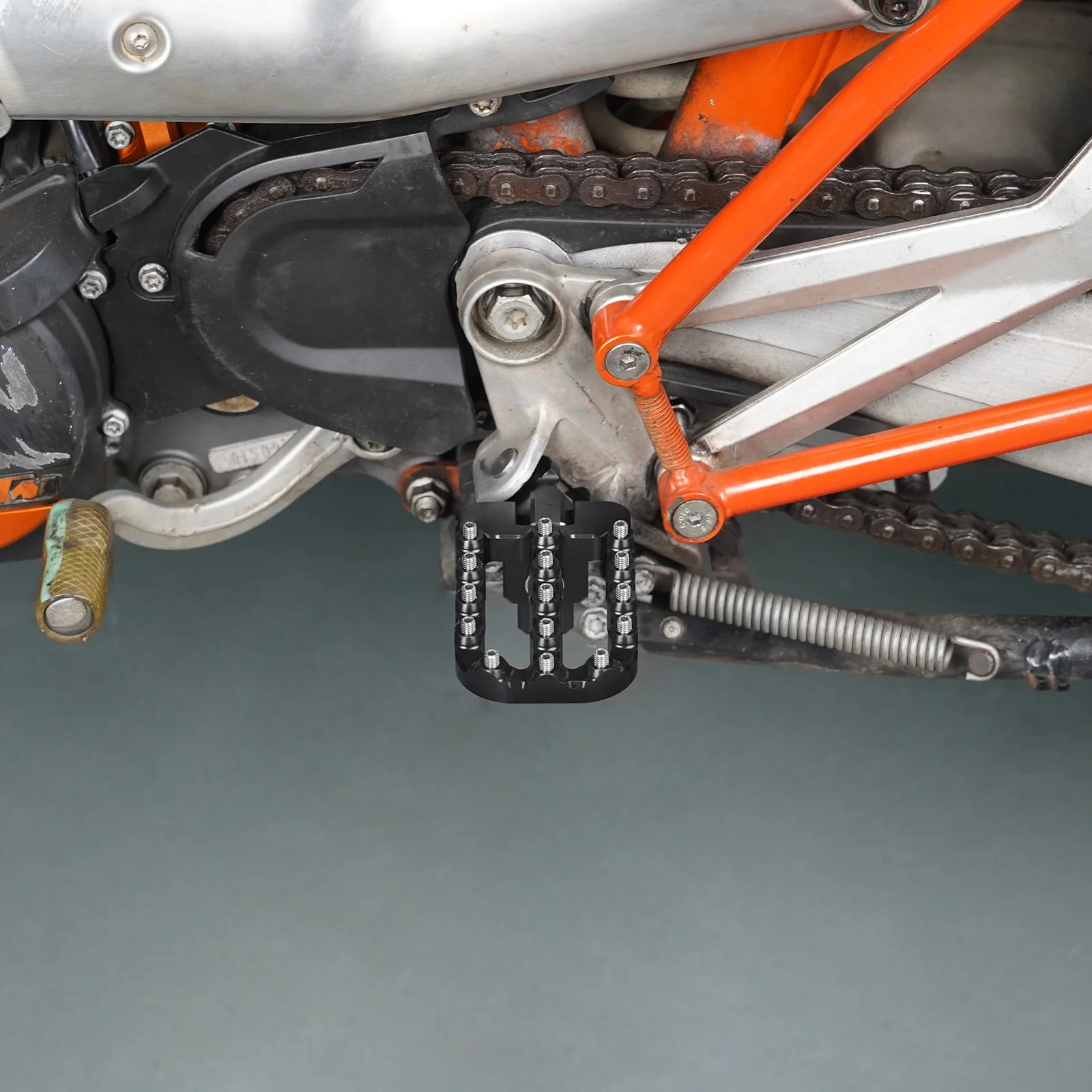 Adjustable 20mm Lower Larger Footpegs For KTM 690 Enduro SMC R 790 890 1290 ADV R - Image 2